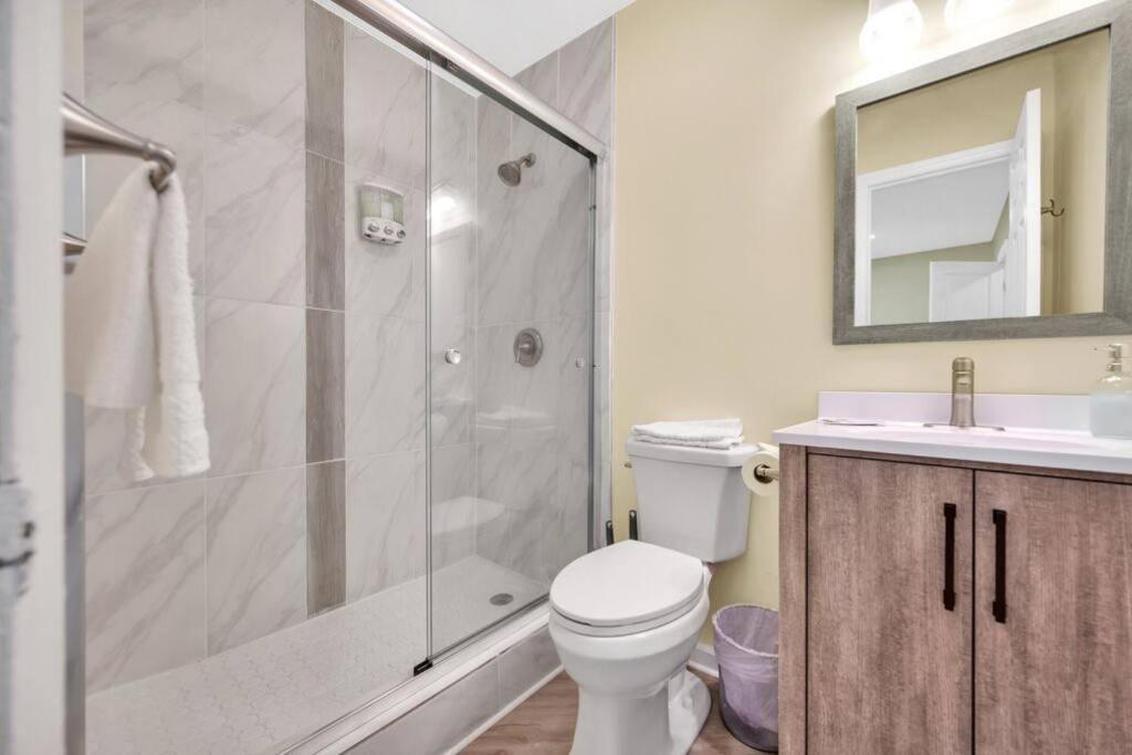 Cozy 2 Bedroom Duplex In Charlotte, Jacuzzi, Sleeps 6 Plus 2 Εξωτερικό φωτογραφία