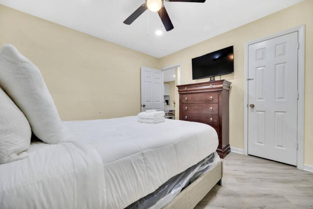 Cozy 2 Bedroom Duplex In Charlotte, Jacuzzi, Sleeps 6 Plus 2 Εξωτερικό φωτογραφία
